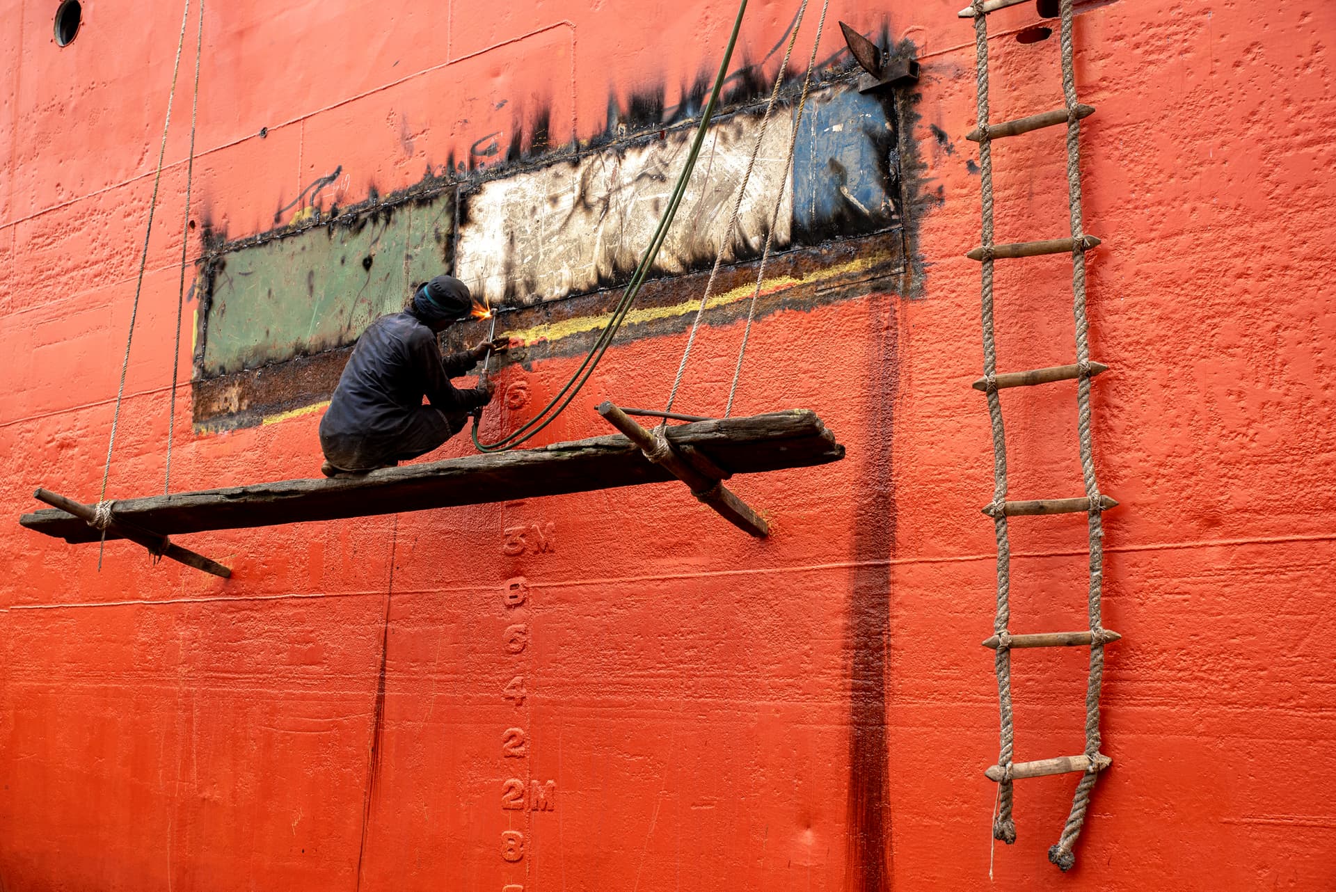 Material Failure on Ships due to Fatigue Cracking